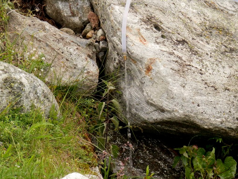 36-bjergtur-lac-du-grande-maison-saa-koldt-at-slangen-dugger-fineste-drikkevand-768×576