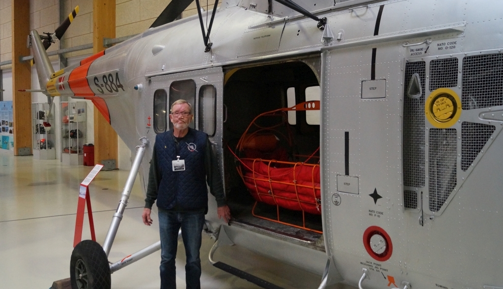 Kristian Hansen ved en Sikorsky S-55C.